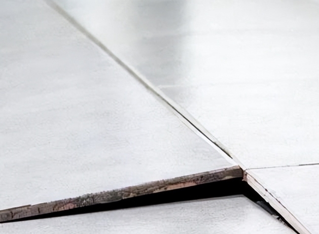 仙桃瓷砖空鼓维修公司专业分享瓷砖空鼓是由多种因素共同作用导致的，主要包括以下几个方面